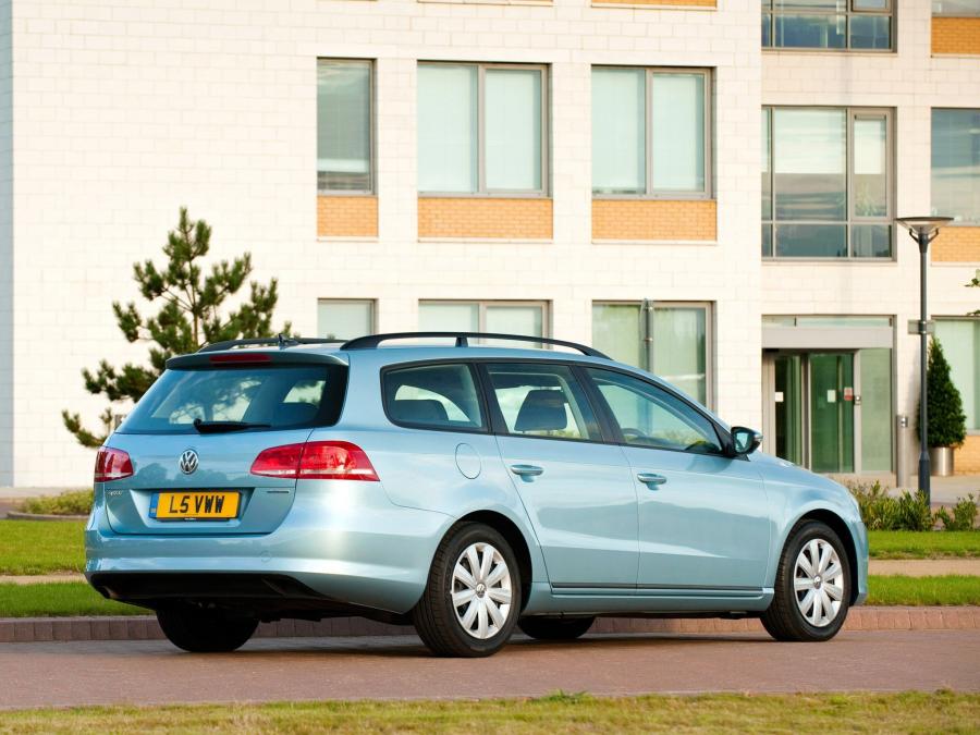  Volkswagen Passat BlueMotion Variant 2010 года  (UK) (фото 5 из 11)